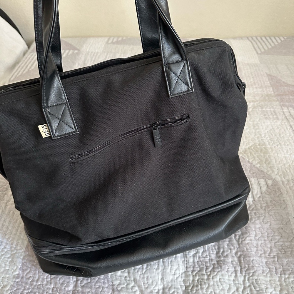 BEIS Black Travel Bag Stylish and Spacious